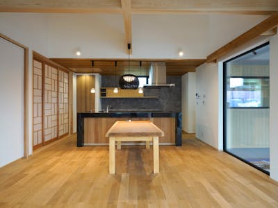 【個人住宅　オークフローリング・羽目板／杉柾目羽目板｜施工事例　群馬県太田市】