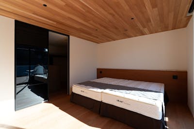 【個人住宅　複合ブラックチェリーフローリング/マホガニー羽目板/アマゾンチェリーデッキ材｜施工事例　愛知県田原市】