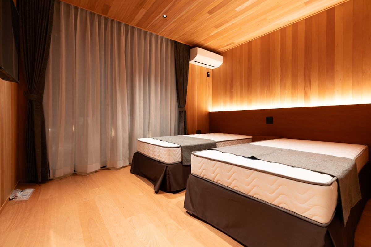 無垢フローリング　無垢羽目板