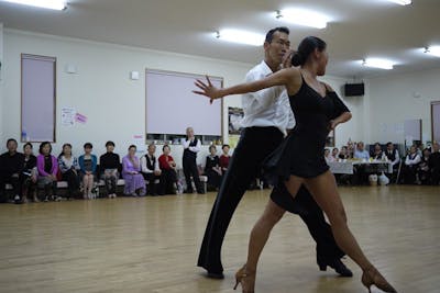 【ダンススクール　カバザクラ/堅さも適度にあるカバザクラはダンススクールのフロアーには  最適です。】