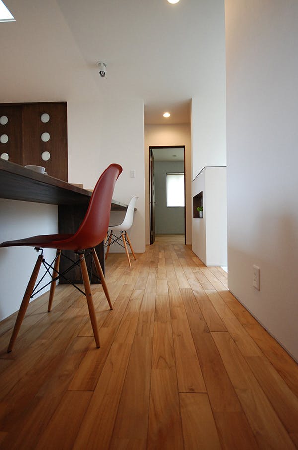 福島県・個人住宅 チェアー、カウンター、建具、そして床材。すべてがおしゃれなオシャレな素材です!