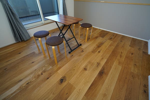 音と暮らしを整える遮音の無垢フローリングとは？