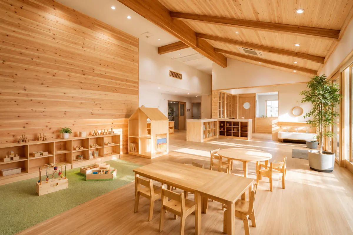 幼稚園　羽目板